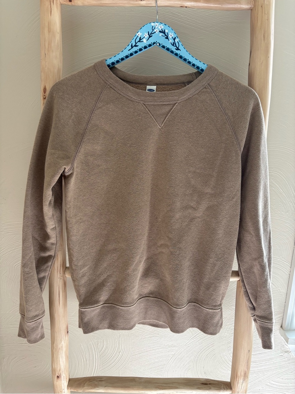 Old Navy Women’s Crewneck Sweatshirt in Brown